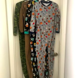 Carter’s size 12 footsy pajamas. Set of 4.